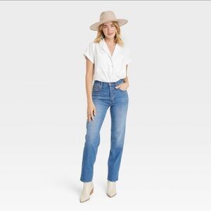 Universal thread women’s comfort stretch 90’s straight leg short